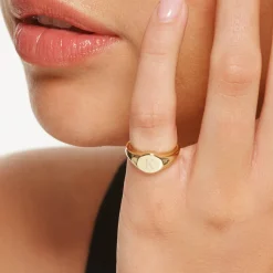 Best Engravable Circle Signet Pinky Ring in Gold Best Selling Gifts | Engravable Jewellery