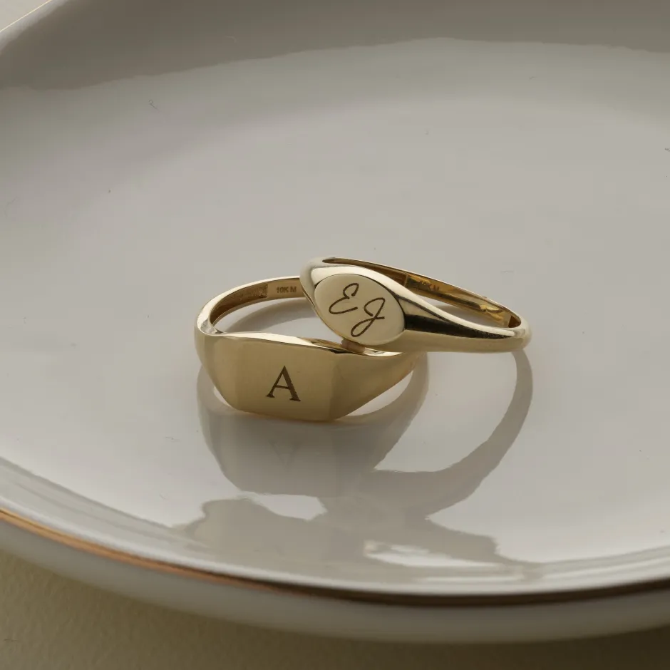 Clearance Engravable Rectangle Signet Pinky Ring in 10k Gold Engravable Jewellery | Rings