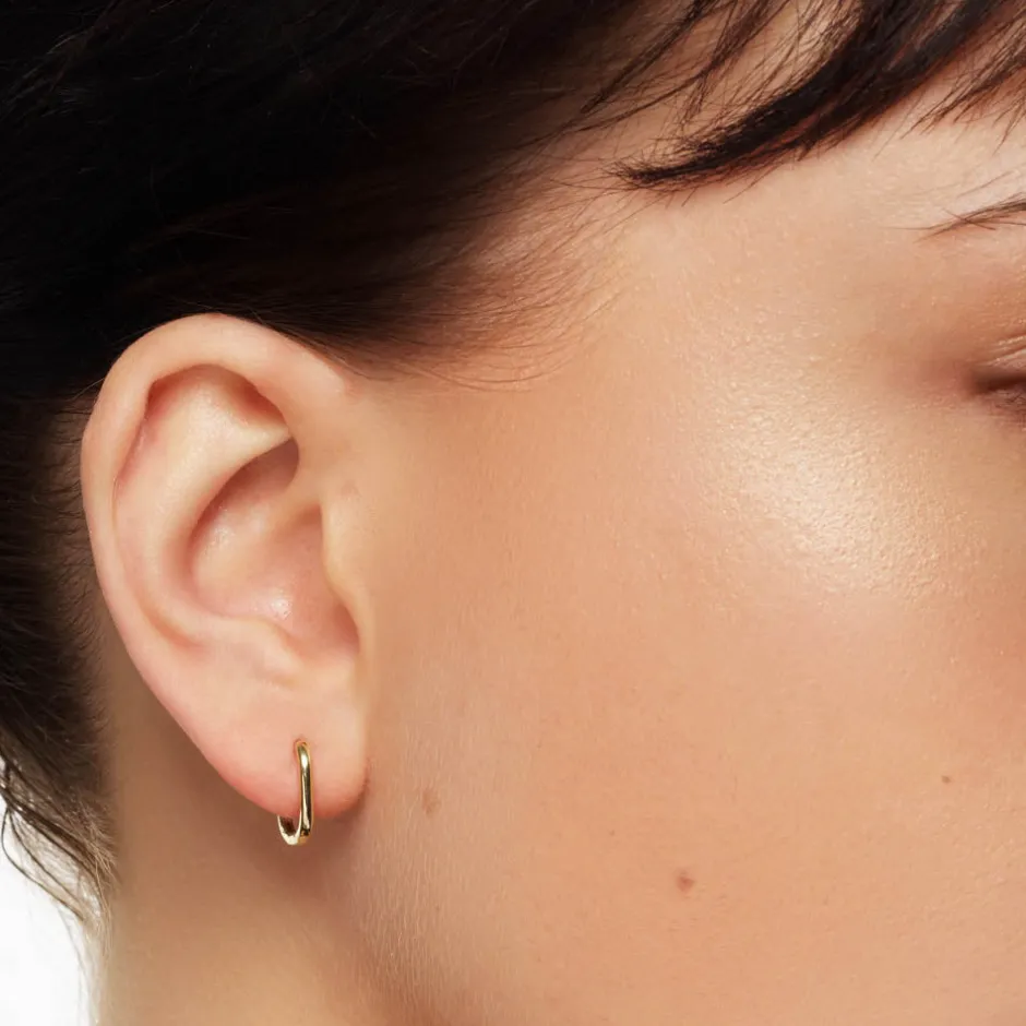 Hot Oval Paperclip Huggie Earrings in 10k Gold 10k Gold | Unisex